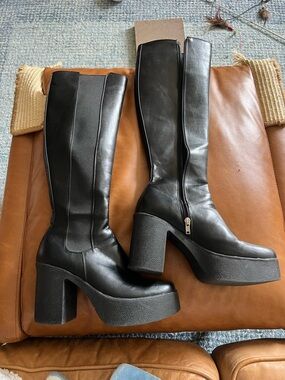 Sleek Black Over-the-Knee Platform Boots